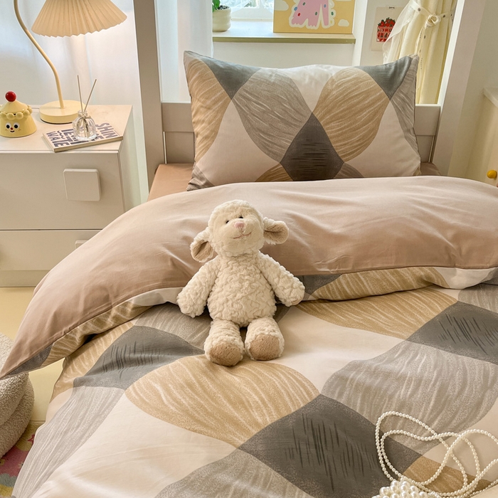 91家纺网 家纺一手货源 找家纺 雅居纺家纺 2025新款全棉纯棉印花系列学生宿舍三四件套上下铺三件套 菱形卡其