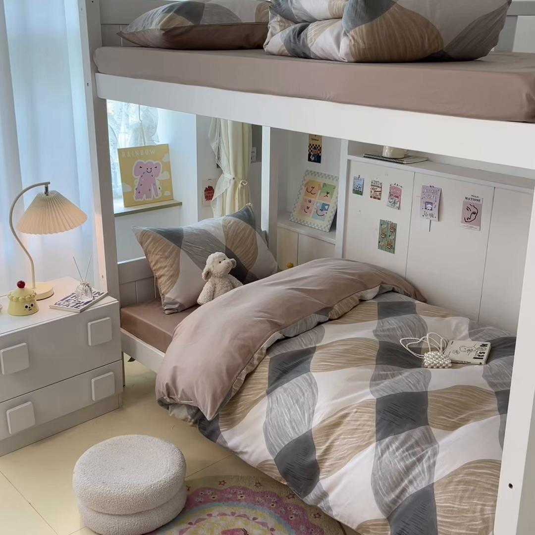 91家纺网 家纺一手货源 找家纺 雅居纺家纺 2025新款全棉纯棉印花系列学生宿舍三四件套上下铺三件套 菱形卡其