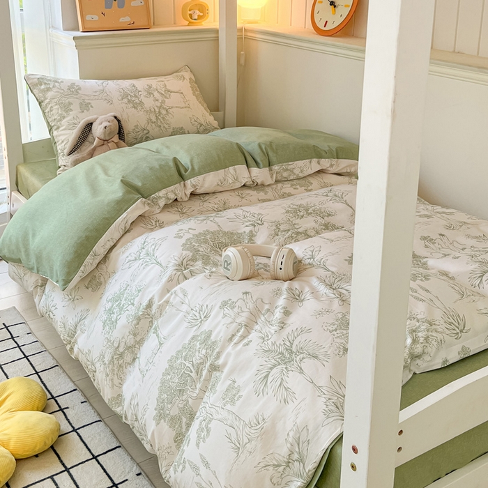 91家纺网 家纺一手货源 找家纺 雅居纺家纺 2025新款全棉纯棉印花系列学生宿舍三四件套上下铺三件套 奇遇森林