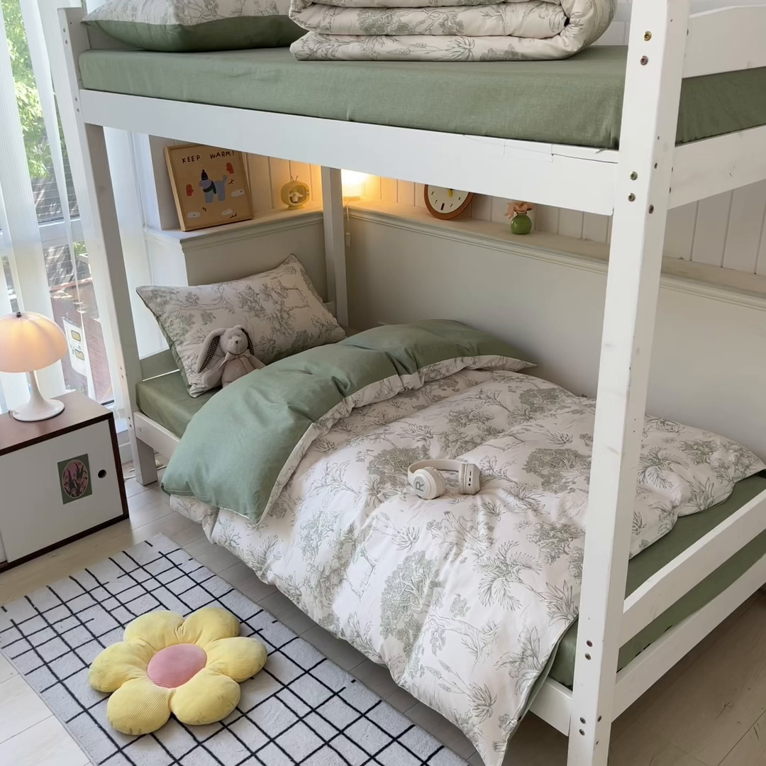 91家纺网 家纺一手货源 找家纺 雅居纺家纺 2025新款全棉纯棉印花系列学生宿舍三四件套上下铺三件套 奇遇森林