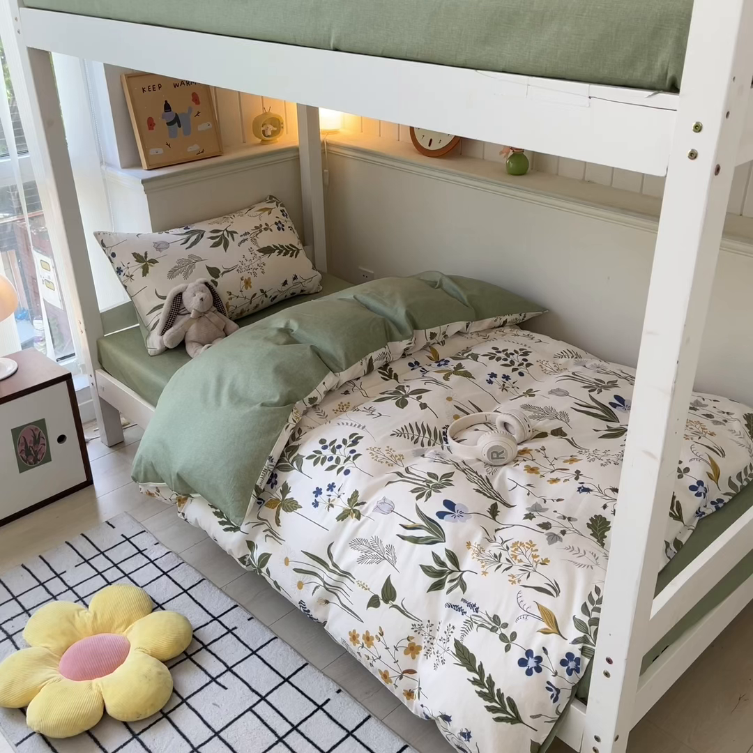 91家纺网 家纺一手货源 找家纺 雅居纺家纺 2025新款全棉纯棉印花系列学生宿舍三四件套上下铺三件套 森林日记