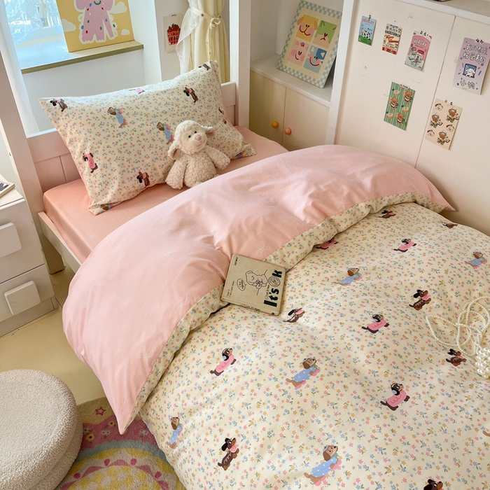 91家纺网 家纺一手货源 找家纺 雅居纺家纺 2025新款全棉纯棉印花系列学生宿舍三四件套上下铺三件套 碎花腊肠狗