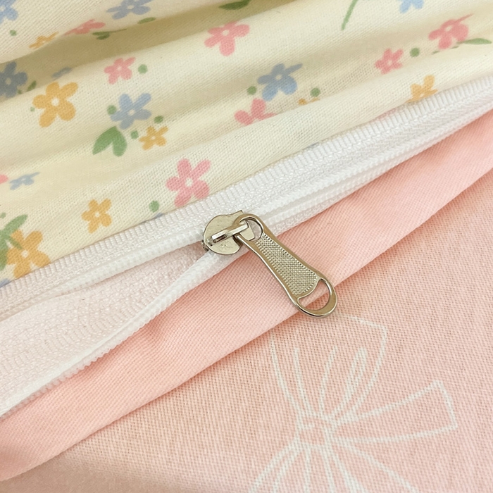 91家纺网 家纺一手货源 找家纺 雅居纺家纺 2025新款全棉纯棉印花系列学生宿舍三四件套上下铺三件套 碎花腊肠狗