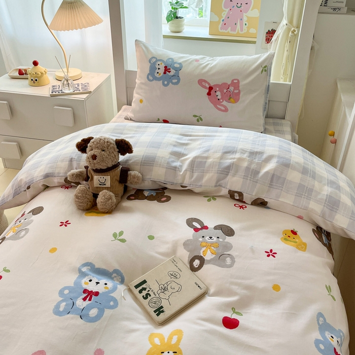 91家纺网 家纺一手货源 找家纺 雅居纺家纺 2025新款全棉纯棉印花系列学生宿舍三四件套上下铺三件套 兔兔跟熊