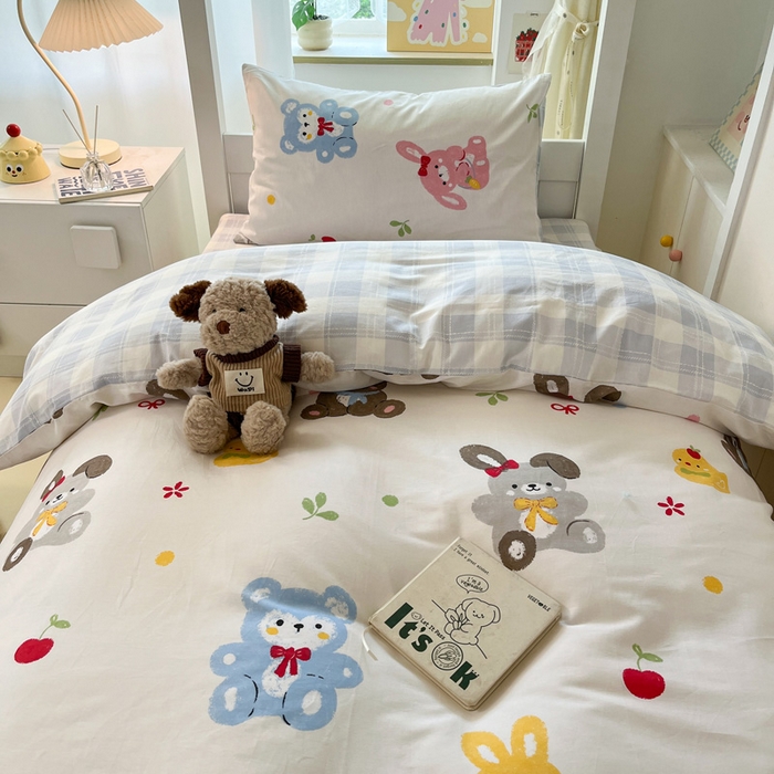 91家纺网 家纺一手货源 找家纺 雅居纺家纺 2025新款全棉纯棉印花系列学生宿舍三四件套上下铺三件套 兔兔跟熊