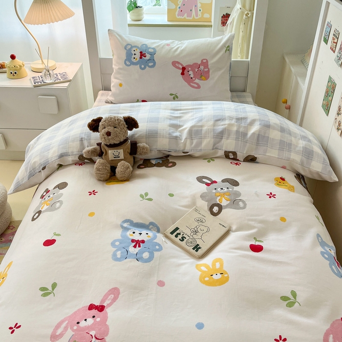 91家纺网 家纺一手货源 找家纺 雅居纺家纺 2025新款全棉纯棉印花系列学生宿舍三四件套上下铺三件套 兔兔跟熊