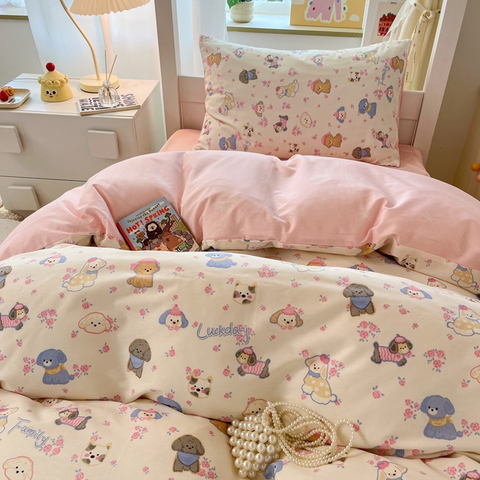 91家纺网 家纺一手货源 找家纺 雅居纺家纺 2025新款全棉纯棉印花系列学生宿舍三四件套上下铺三件套 小狗派对