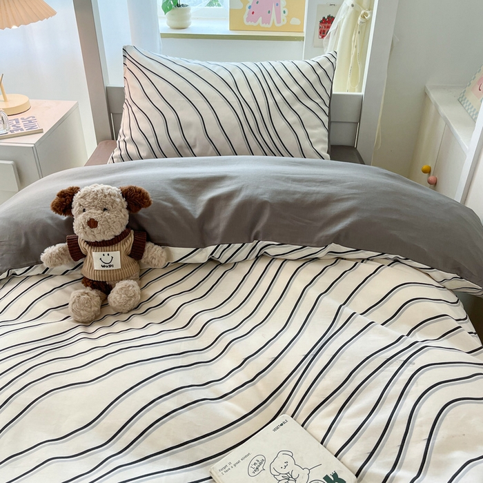 91家纺网 家纺一手货源 找家纺 雅居纺家纺 2025新款全棉纯棉印花系列学生宿舍三四件套上下铺三件套 斜纹波条