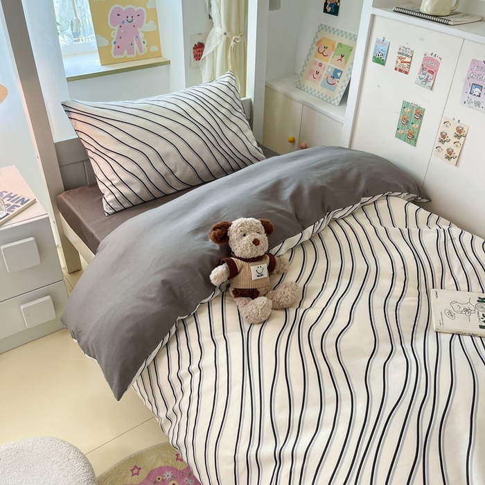 91家纺网 家纺一手货源 找家纺 雅居纺家纺 2025新款全棉纯棉印花系列学生宿舍三四件套上下铺三件套 斜纹波条