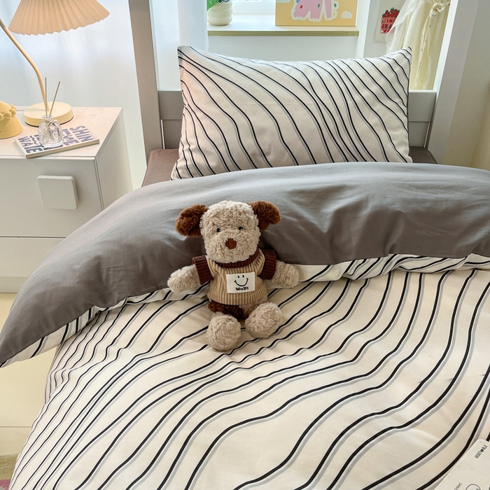 91家纺网 家纺一手货源 找家纺 雅居纺家纺 2025新款全棉纯棉印花系列学生宿舍三四件套上下铺三件套 斜纹波条