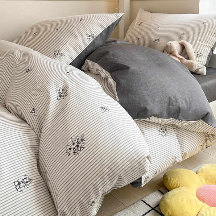 91家纺网 家纺一手货源 找家纺 雅居纺家纺 2025新款全棉纯棉印花系列学生宿舍三四件套上下铺三件套 炫染小花