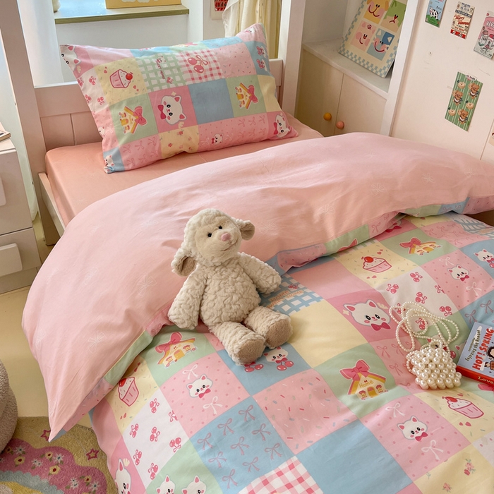 91家纺网 家纺一手货源 找家纺 雅居纺家纺 2025新款全棉纯棉印花系列学生宿舍三四件套上下铺三件套 樱桃猫咪