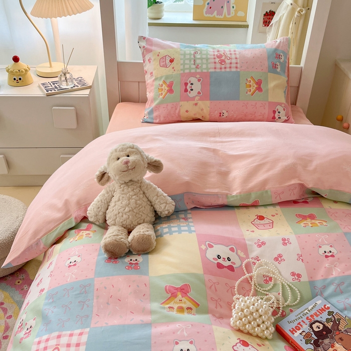 91家纺网 家纺一手货源 找家纺 雅居纺家纺 2025新款全棉纯棉印花系列学生宿舍三四件套上下铺三件套 樱桃猫咪