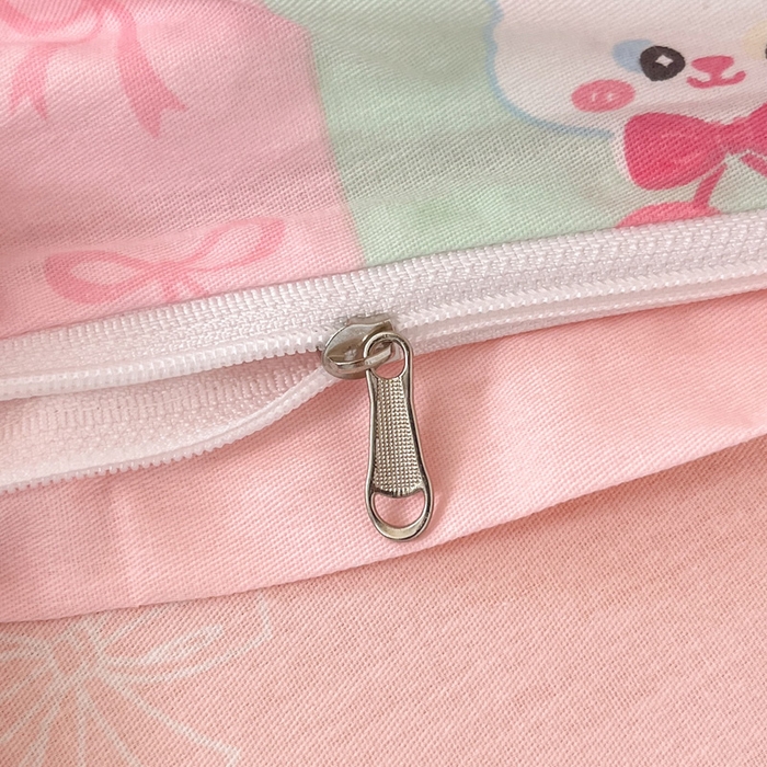 91家纺网 家纺一手货源 找家纺 雅居纺家纺 2025新款全棉纯棉印花系列学生宿舍三四件套上下铺三件套 樱桃猫咪