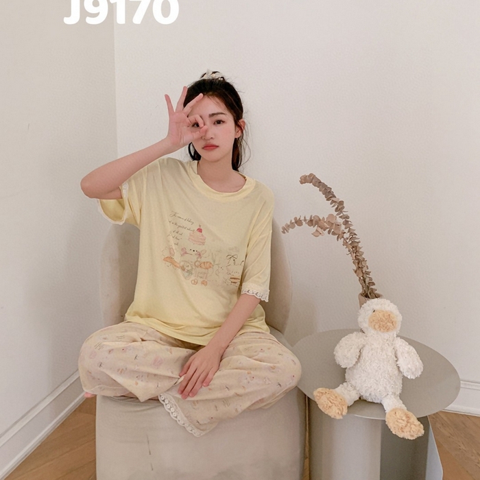 91家纺网 家纺一手货源 找家纺 妍景家居生活馆 2025新款莫代尔短袖长裤春意梦语家居套装 9170-春意梦语黄