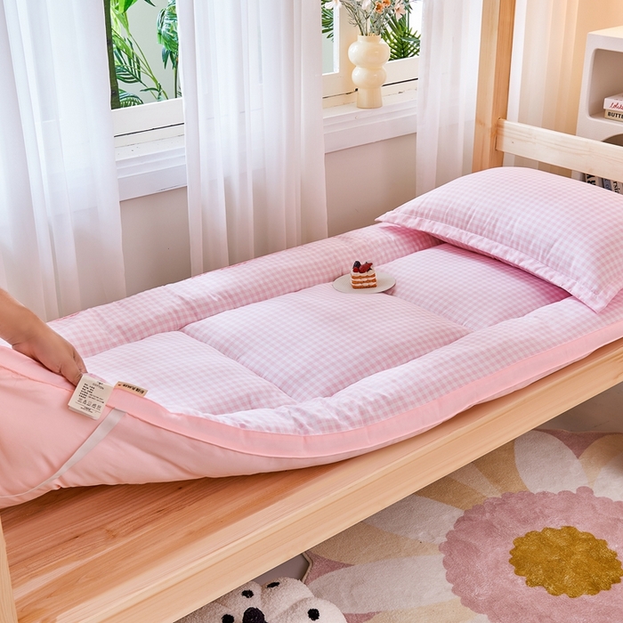 91家纺网 家纺一手货源 找家纺  默忆2025新款水洗棉新疆棉花立体抗菌床垫【抽绳袋包装】 粉小格