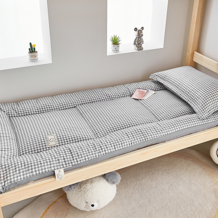 91家纺网 家纺一手货源 找家纺  默忆2025新款水洗棉新疆棉花立体抗菌床垫【抽绳袋包装】 灰小格