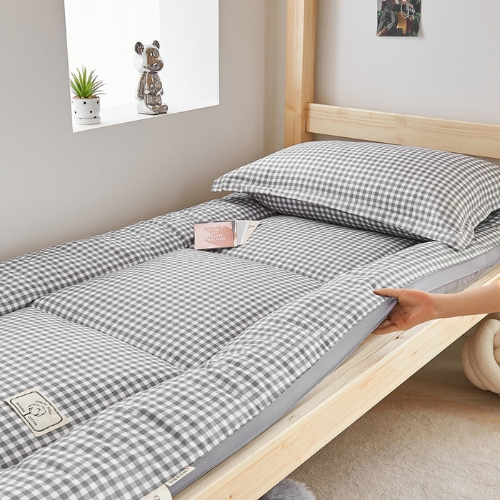 91家纺网 家纺一手货源 找家纺  默忆2025新款水洗棉新疆棉花立体抗菌床垫【抽绳袋包装】 灰小格