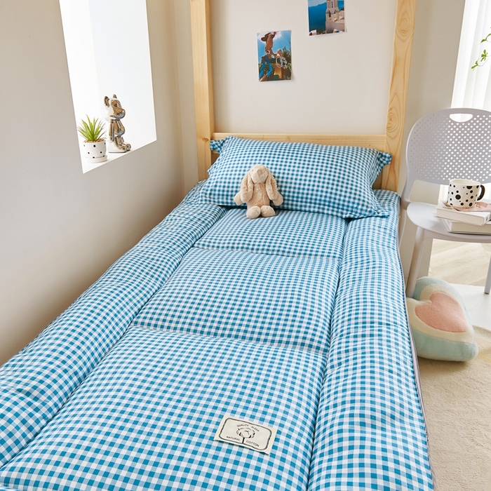 91家纺网 家纺一手货源 找家纺  默忆2025新款水洗棉新疆棉花立体抗菌床垫【抽绳袋包装】 蓝小格