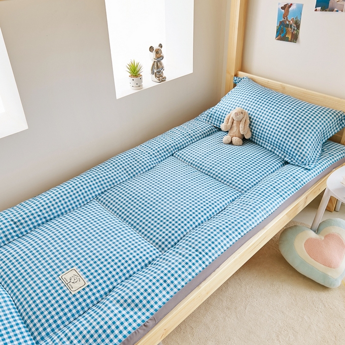 91家纺网 家纺一手货源 找家纺  默忆2025新款水洗棉新疆棉花立体抗菌床垫【抽绳袋包装】 蓝小格