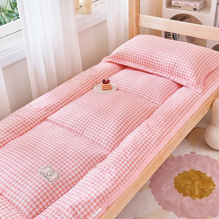 91家纺网 家纺一手货源 找家纺  默忆2025新款水洗棉新疆棉花立体抗菌床垫【抽绳袋包装】 千鸟格粉