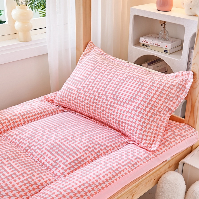 91家纺网 家纺一手货源 找家纺  默忆2025新款水洗棉新疆棉花立体抗菌床垫【抽绳袋包装】 千鸟格粉