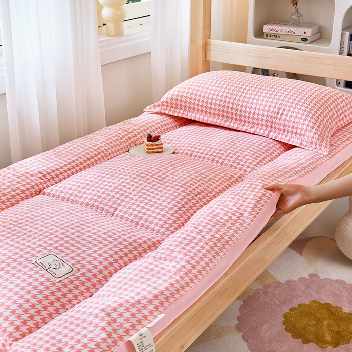 91家纺网 家纺一手货源 找家纺  默忆2025新款水洗棉新疆棉花立体抗菌床垫【抽绳袋包装】 千鸟格粉