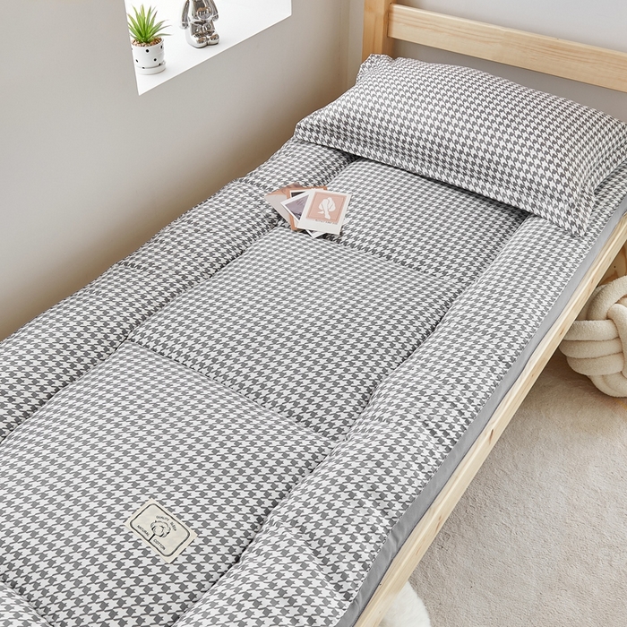 91家纺网 家纺一手货源 找家纺  默忆2025新款水洗棉新疆棉花立体抗菌床垫【抽绳袋包装】 千鸟格灰