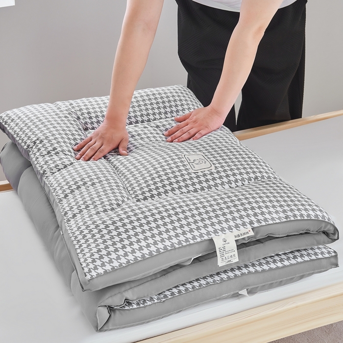 91家纺网 家纺一手货源 找家纺  默忆2025新款水洗棉新疆棉花立体抗菌床垫【抽绳袋包装】 千鸟格灰