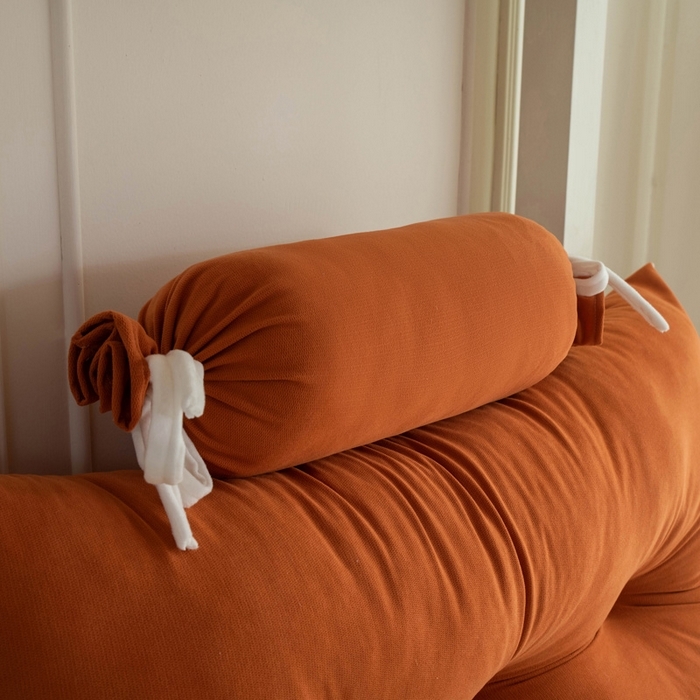 91家纺网 家纺一手货源 找家纺 一兰家纺 2025新款学生季床头靠垫床上护栏公主风靠枕床上抱枕护腰靠--花容系列 花容-嫩嫩橘