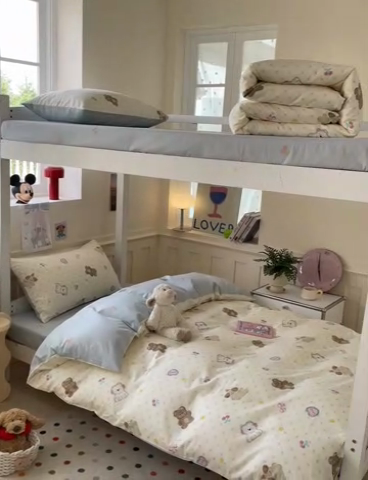 91家纺网 家纺一手货源 找家纺 吉象家纺 2025新款12868高支密全棉印花学生季三件套 奶油甜心熊