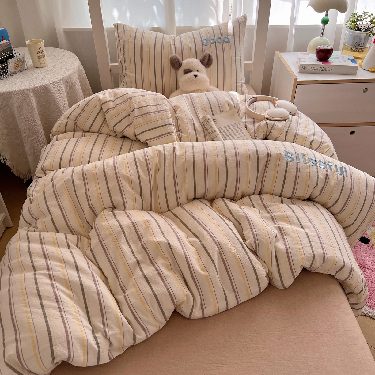 91家纺网 家纺一手货源 找家纺 丽涵家纺 2025新款色织水洗棉刺绣学生三件套 韵律-咖