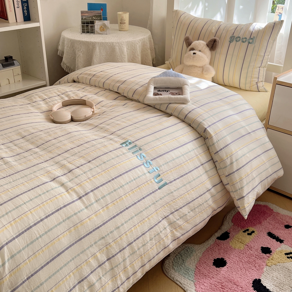 91家纺网 家纺一手货源 找家纺 丽涵家纺 2025新款色织水洗棉刺绣学生三件套 韵律-紫