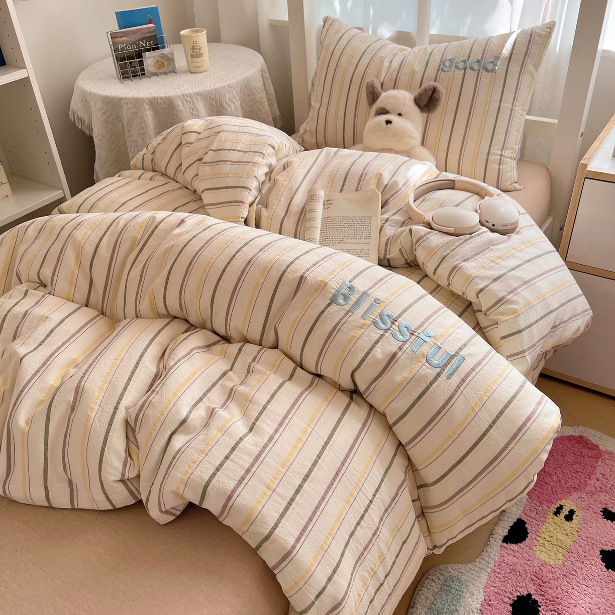 91家纺网 家纺一手货源 找家纺 丽涵家纺 2025新款色织水洗棉刺绣学生三件套 韵律-咖