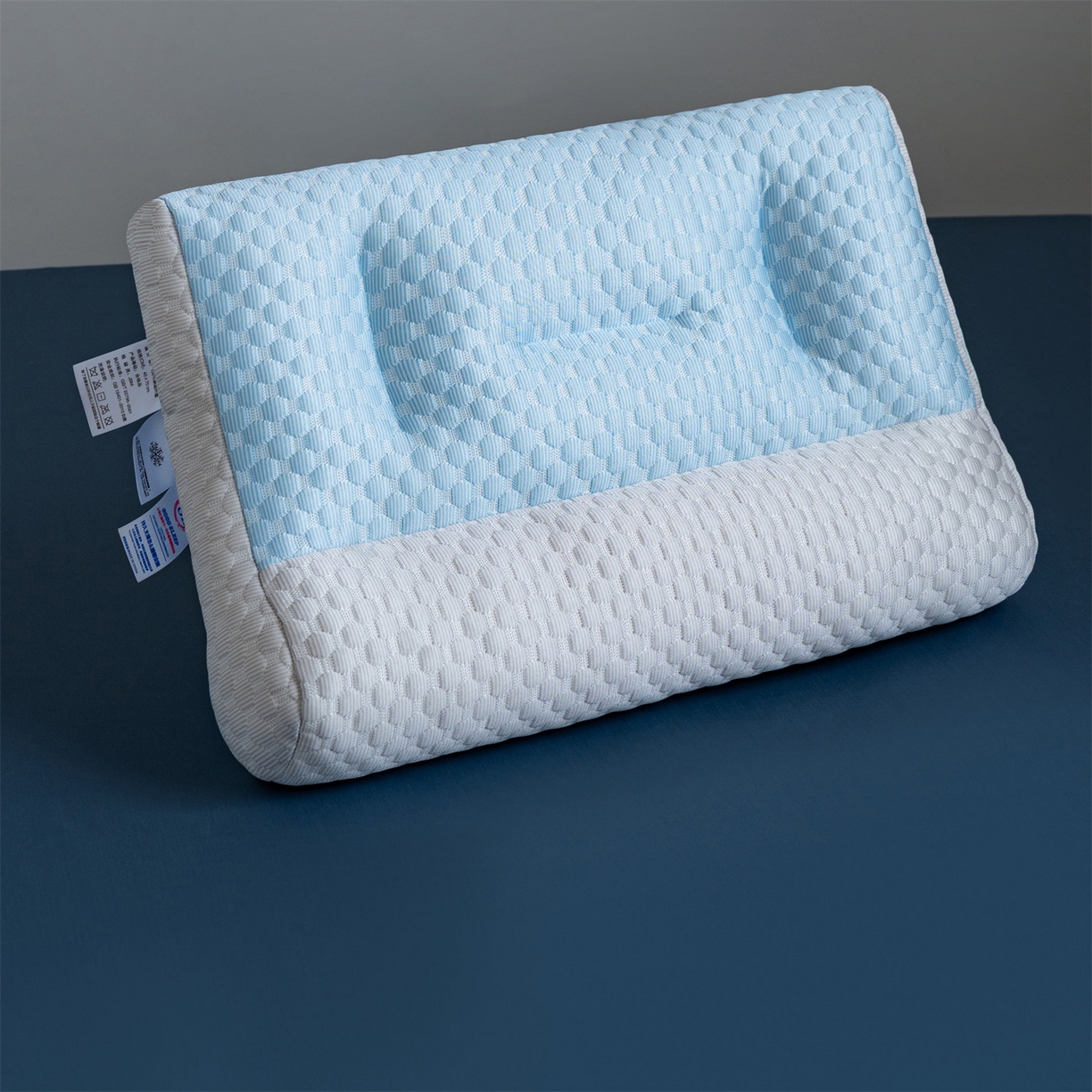 91家纺网 家纺一手货源 找家纺 多品家纺 2025新款抗菌舒适冰豆豆枕芯冰丝凉感透气枕芯护颈椎助眠枕 蓝白
