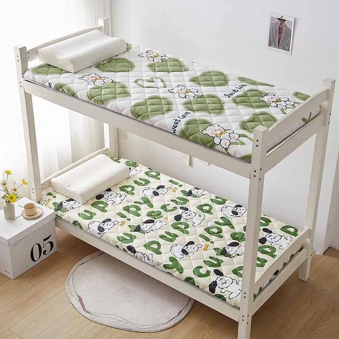 91家纺网 家纺一手货源 找家纺 暖季家纺 2025新款磨毛印花亲肤学生床垫 绿心熊