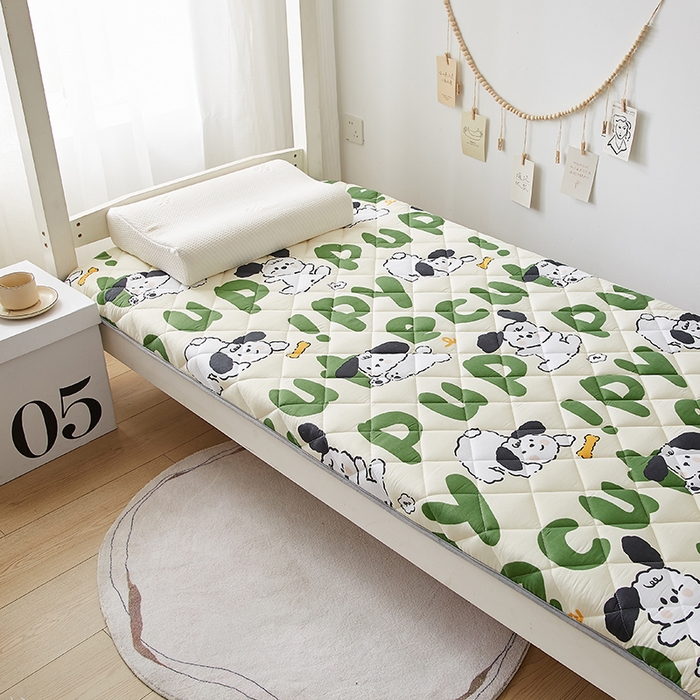 91家纺网 家纺一手货源 找家纺 暖季家纺 2025新款磨毛印花亲肤学生床垫 快乐萌犬