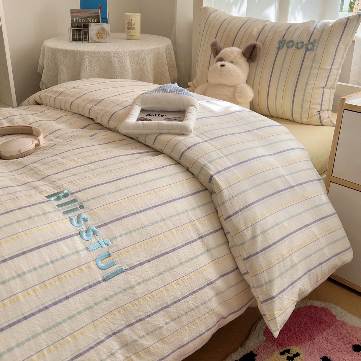 91家纺网 家纺一手货源 找家纺 丽涵家纺 2025新款色织水洗棉刺绣学生三件套 韵律-紫