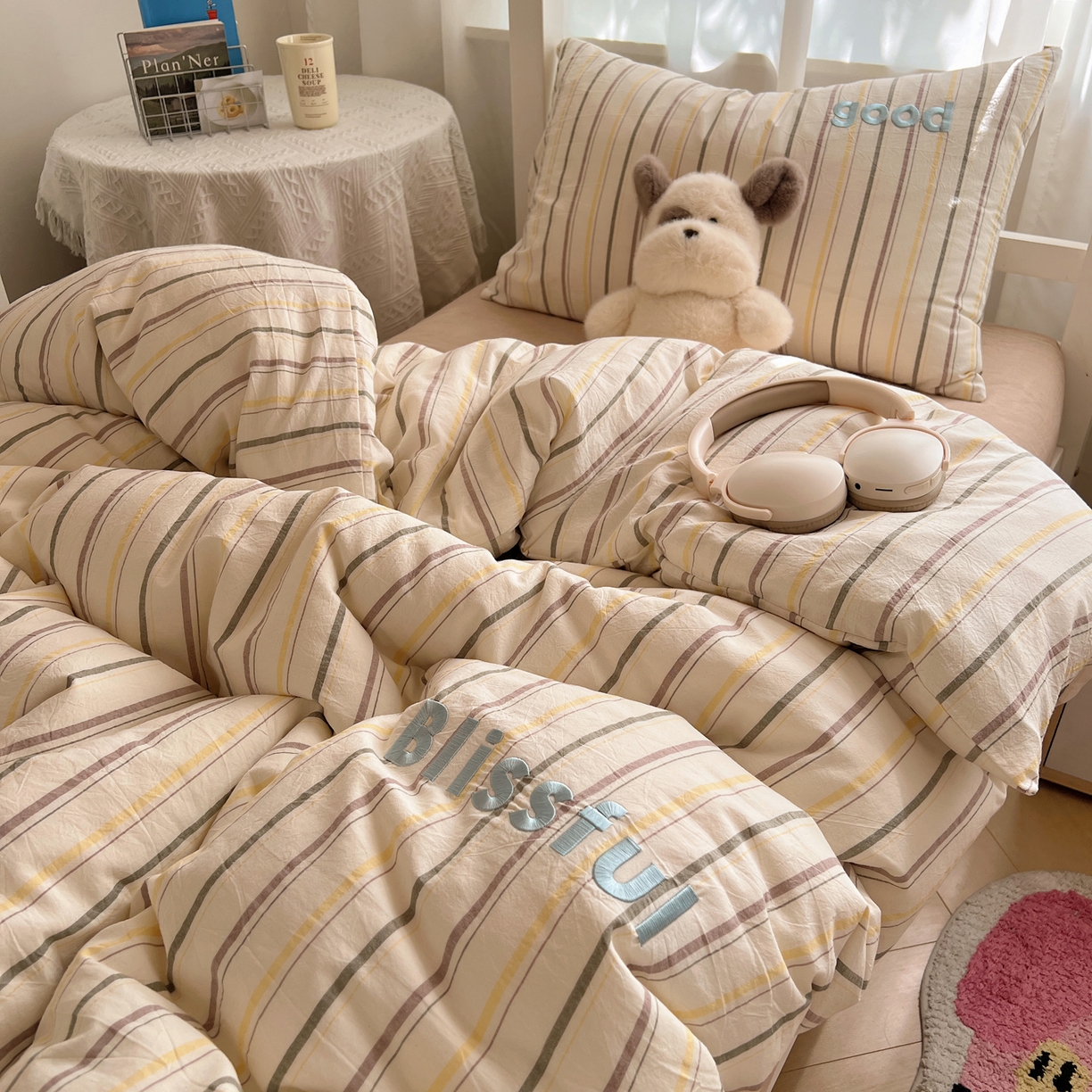 91家纺网 家纺一手货源 找家纺 丽涵家纺 2025新款色织水洗棉刺绣学生三件套 韵律-咖