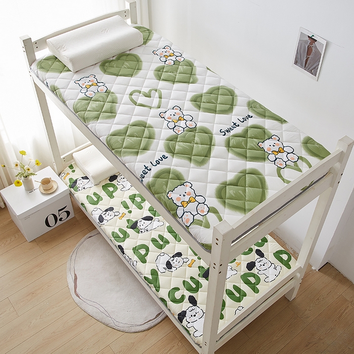 91家纺网 家纺一手货源 找家纺 暖季家纺 2025新款磨毛印花亲肤学生床垫 绿心熊