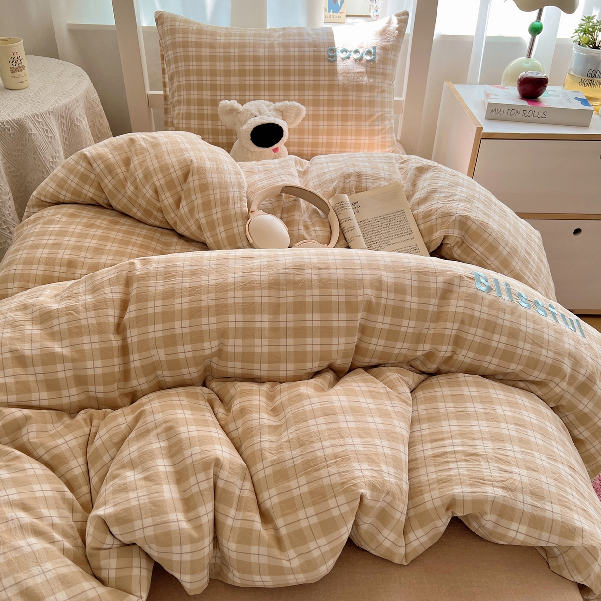 91家纺网 家纺一手货源 找家纺 丽涵家纺 2025新款色织水洗棉刺绣学生三件套 尚格-咖