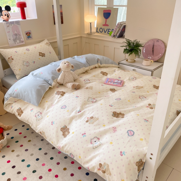 91家纺网 家纺一手货源 找家纺 吉象家纺 2025新款12868高支密全棉印花学生季三件套 奶油甜心熊