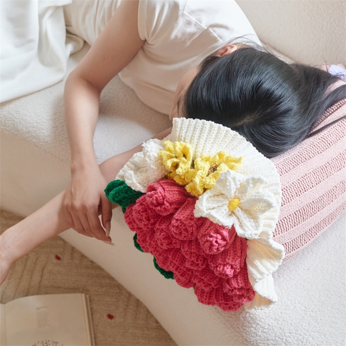 91家纺网 家纺一手货源 找家纺 （总）暖绵绵家纺 2025新款网红少女心拍照礼物枕卧室沙发装饰抱枕单抱枕（最低零售价：小号133元，大号167元）