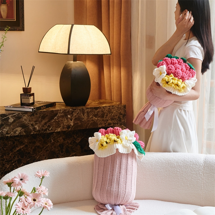 91家纺网 家纺一手货源 找家纺 （总）暖绵绵家纺 2025新款网红少女心拍照礼物枕卧室沙发装饰抱枕单抱枕（最低零售价：小号133元，大号167元）