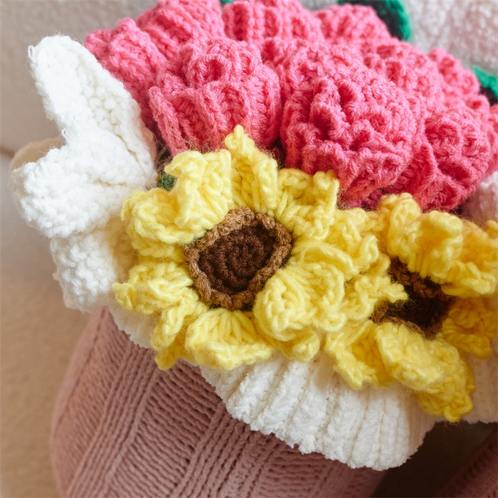 91家纺网 家纺一手货源 找家纺 （总）暖绵绵家纺 2025新款网红少女心拍照礼物枕卧室沙发装饰抱枕单抱枕（最低零售价：小号133元，大号167元）