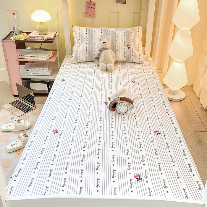 91家纺网 家纺一手货源 找家纺 眠势力 2025新款ins云感双层纱学生宿舍上下铺奶油风云感四季款单床笠床笠单件 字母樱桃