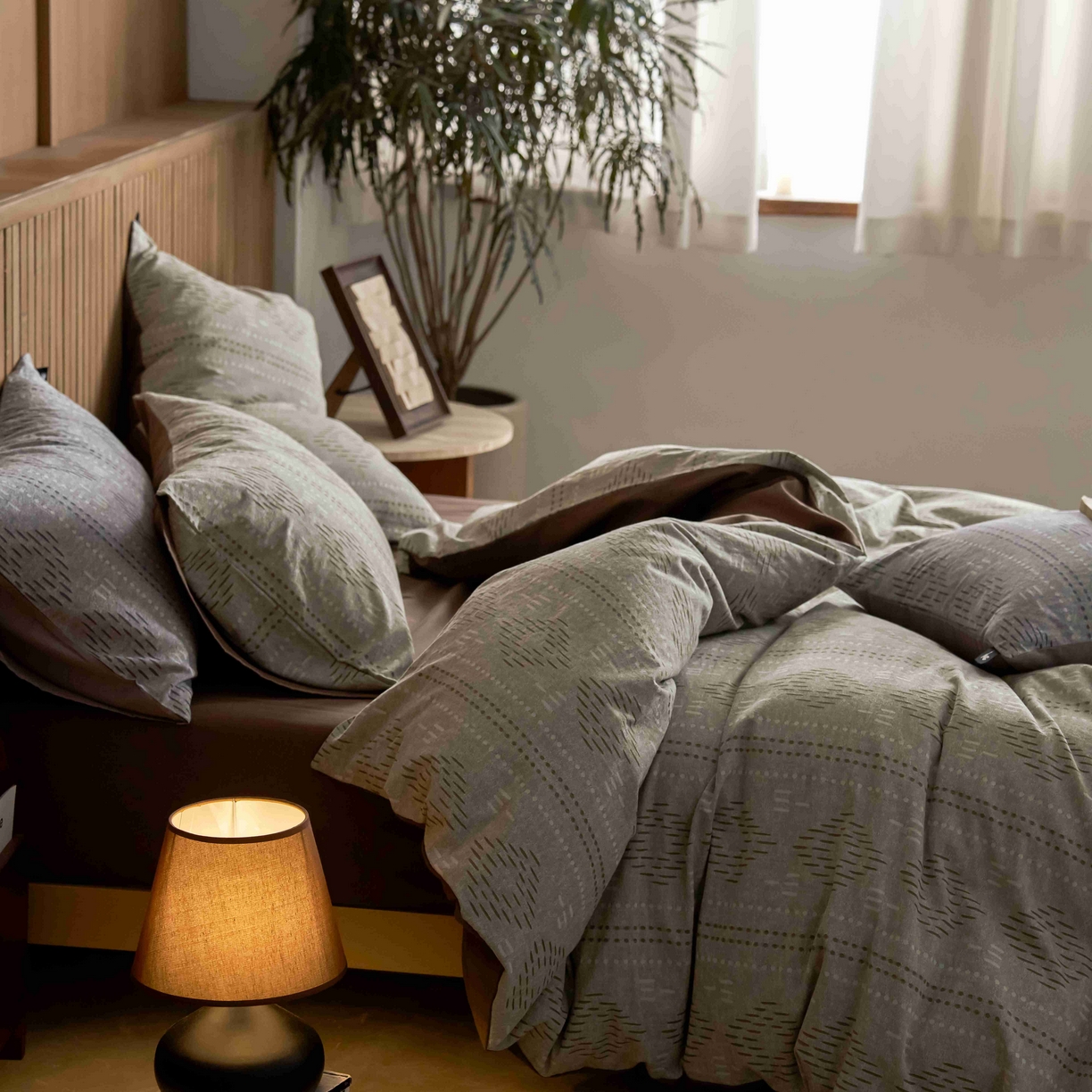 91家纺网 家纺一手货源 找家纺 安莱生活 2025春夏新款空气层色织提花四件套费尔岛系列 费尔岛-茶棕