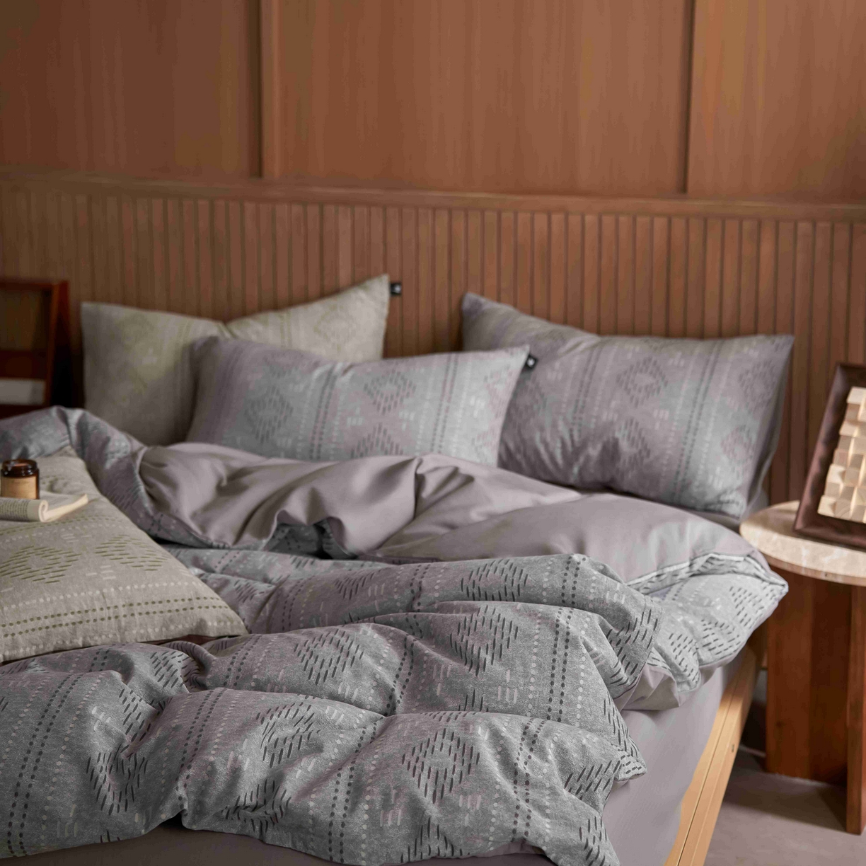 91家纺网 家纺一手货源 找家纺 安莱生活 2025春夏新款空气层色织提花四件套费尔岛系列 费尔岛-银灰