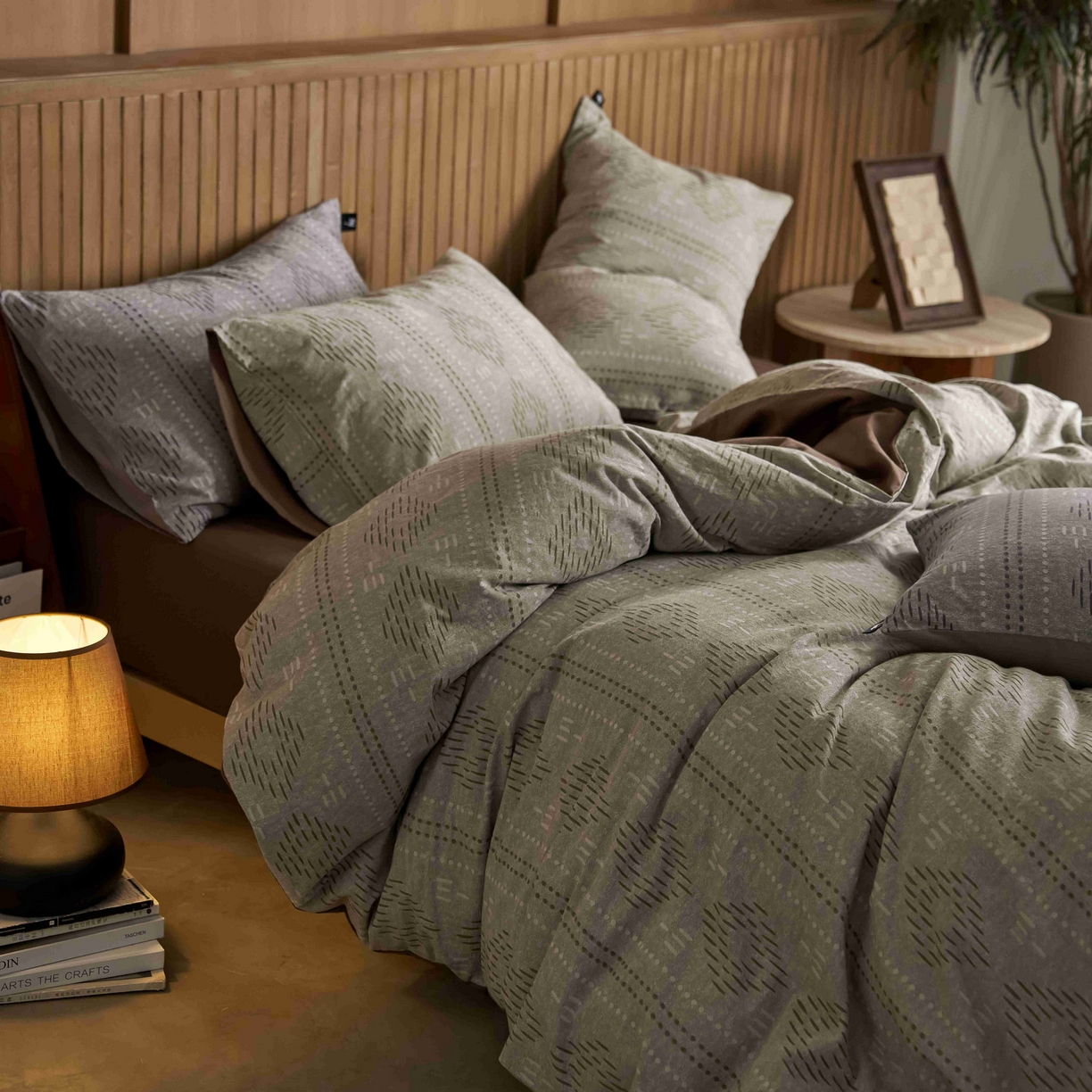 91家纺网 家纺一手货源 找家纺 安莱生活 2025春夏新款空气层色织提花四件套费尔岛系列 费尔岛-茶棕