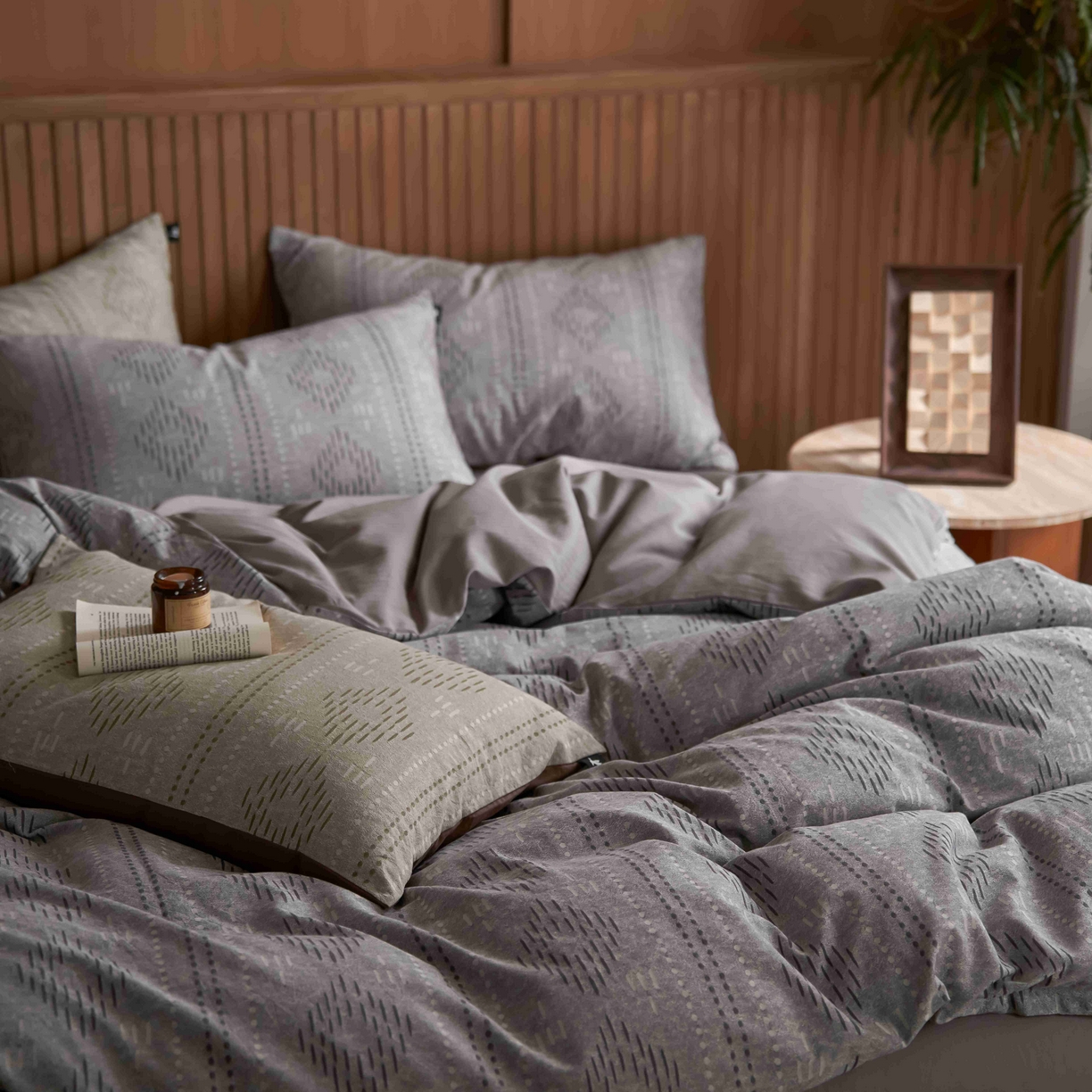 91家纺网 家纺一手货源 找家纺 安莱生活 2025春夏新款空气层色织提花四件套费尔岛系列 费尔岛-银灰